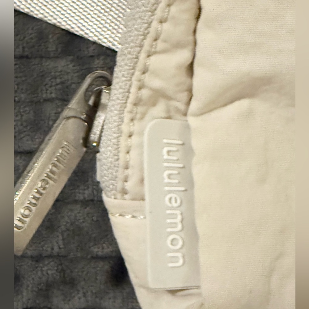 🤍Lululemon Athletica Everywhere Belt Bag 1L - White - Picture 5 of 10